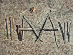 "Besvärjelse i sand", akvarell, 1986, 21,4 x 28,2 cm. Inköpt av Göteborgs Stad, Kulturförvaltningen